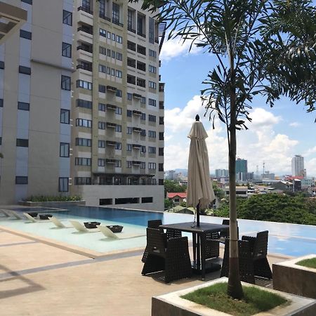 The Persimmon Studios Near Ayala And Sm City Cebu Exterior foto