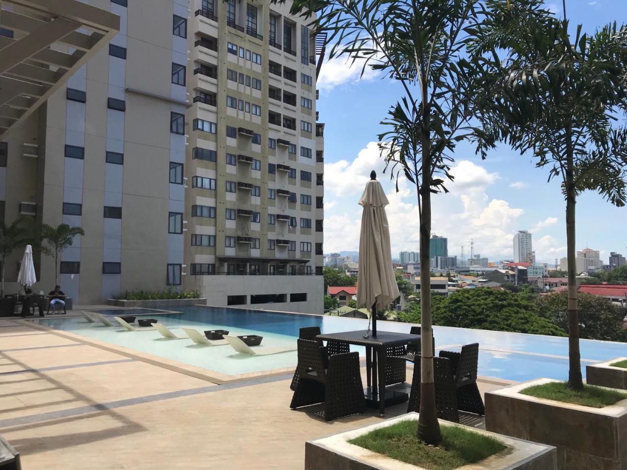 The Persimmon Studios Near Ayala And Sm City Cebu Exterior foto