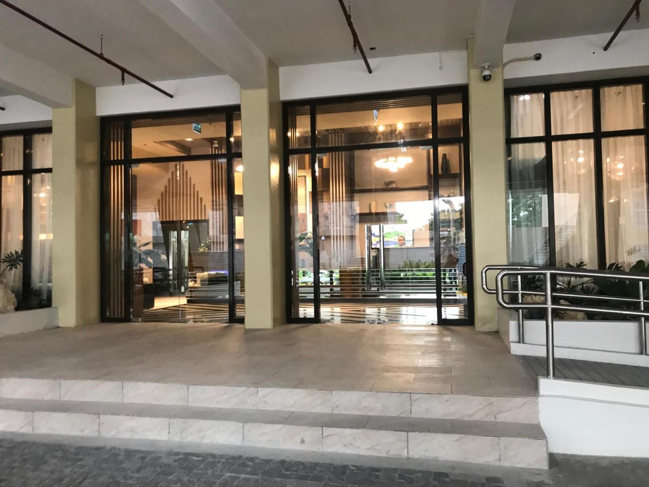 The Persimmon Studios Near Ayala And Sm City Cebu Exterior foto
